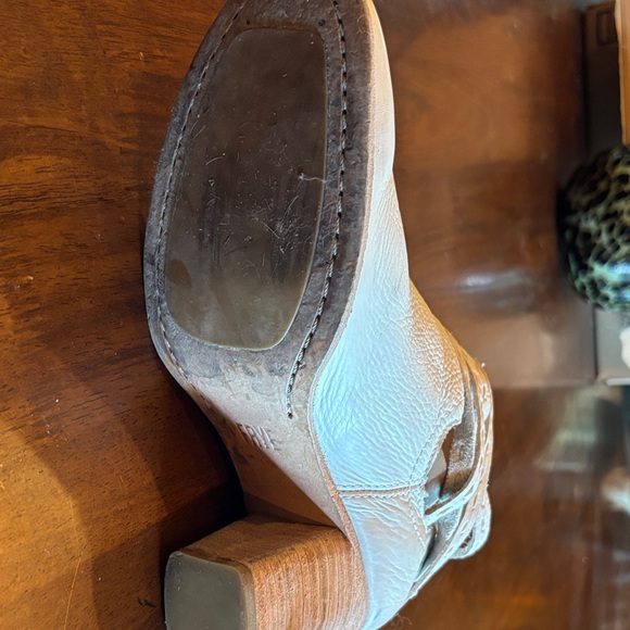 Frye White Leather Naomi Ankle Boots w Heels - Picture 6 of 8